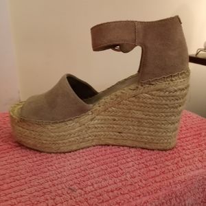 Marc Fisher Taupe Platforms 7.5